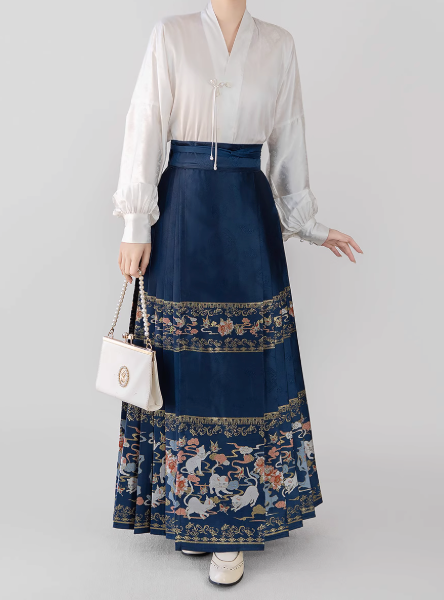 新中式 原创国风藏青明制织金马面裙