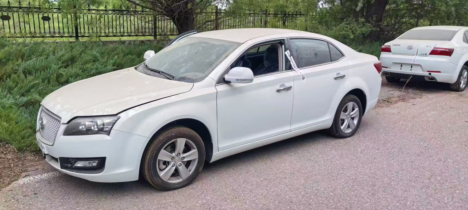 山东昌琼国际贸易有限公司二手车颜色： 白色